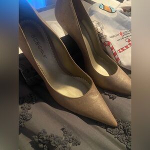 Glam.. Gold suede BCBG girls heels, perfect condition, sexy!…classic 71/2